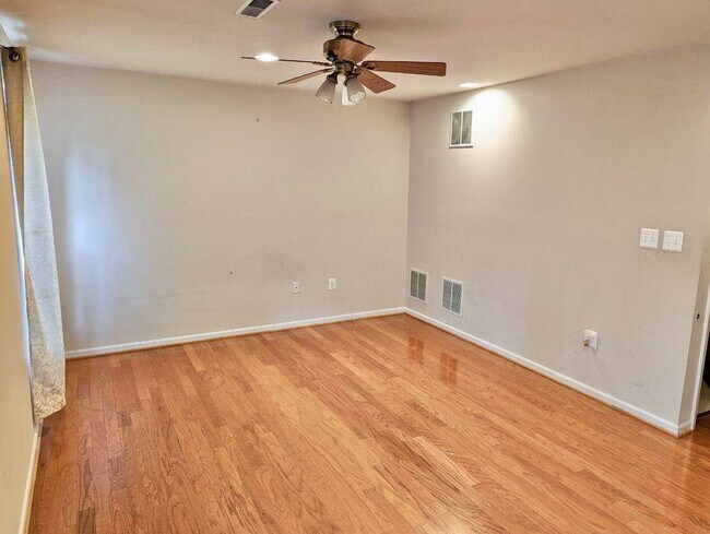Building Photo - Beautiful home with 2 MBRs, 1-car garage.