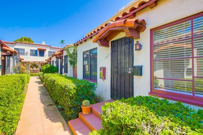 Building Photo - Spanish Craftsman Garden Apartments Bankers Hill