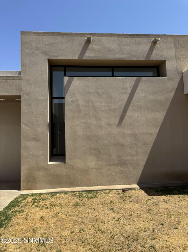 Building Photo - 6490 Vista Valley Trail