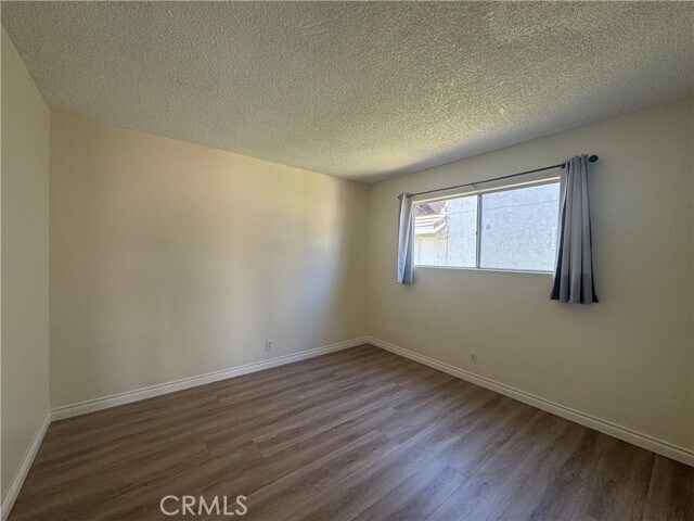 Building Photo - 974 N Darfield Ave