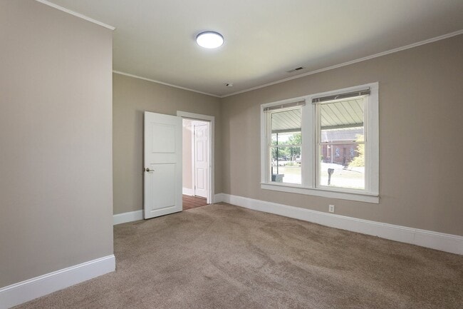 Building Photo - Recently Renovated Three bedroom Home!
