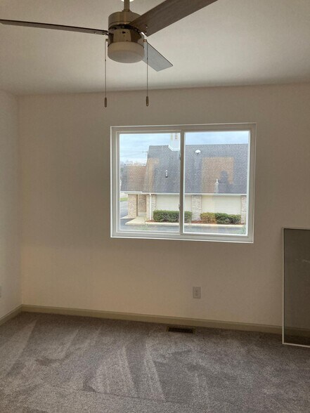 Building Photo - 974 Dawahare Dr