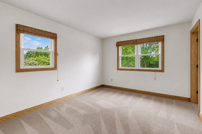 Building Photo - 136 Brookside Ave