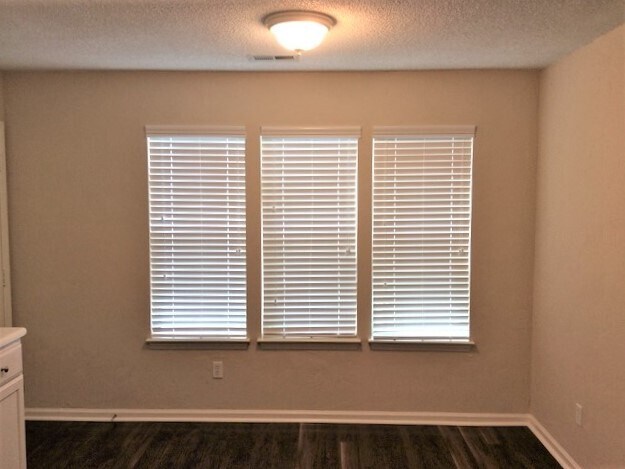 Building Photo - 12127 Landing Green Dr