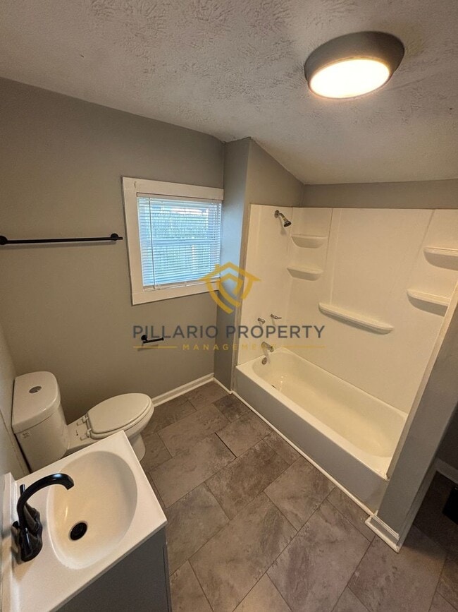 Building Photo - 3-Bedroom Home Near Newfields Available NOW!