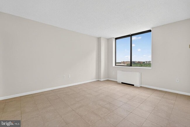 Building Photo - 3701 S George Mason Dr
