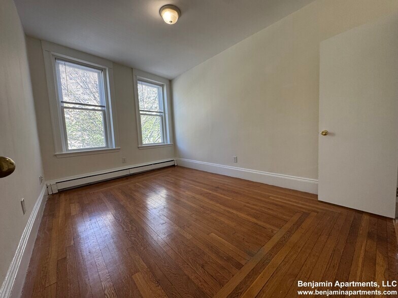 Building Photo - 1531 Beacon St