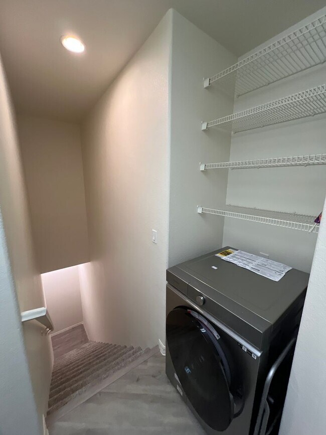 Building Photo - Summerlin Condo - Gated - Community Pool 1 Car Garage