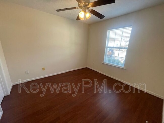 Building Photo - 189 Satomi Way