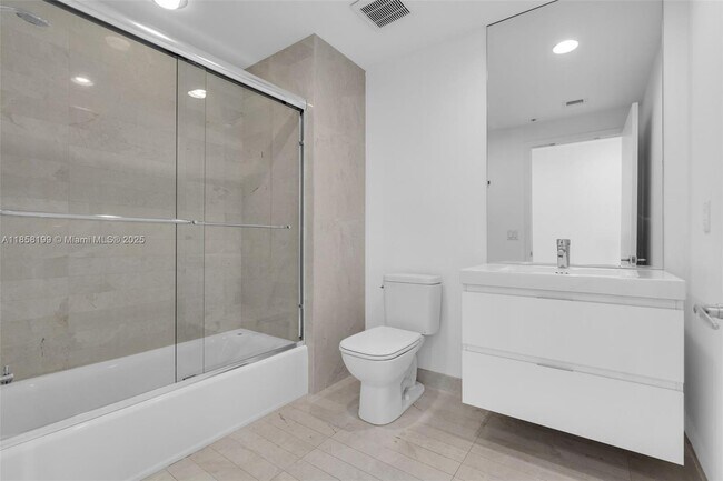 Building Photo - 17111 Biscayne Blvd