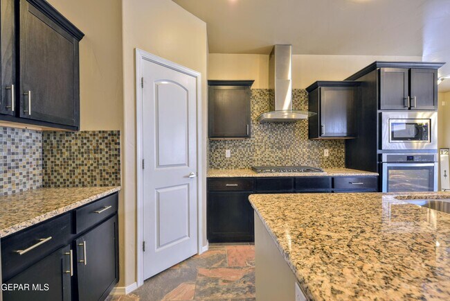 Building Photo - 270 Silver Hill