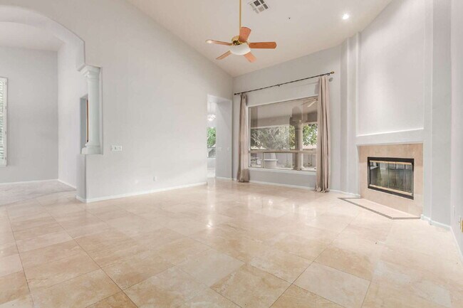 Building Photo - "Discover Your Dream Oasis: Spacious 4-Bedroom Retreat in Scottsdale's Paradise Drive!"