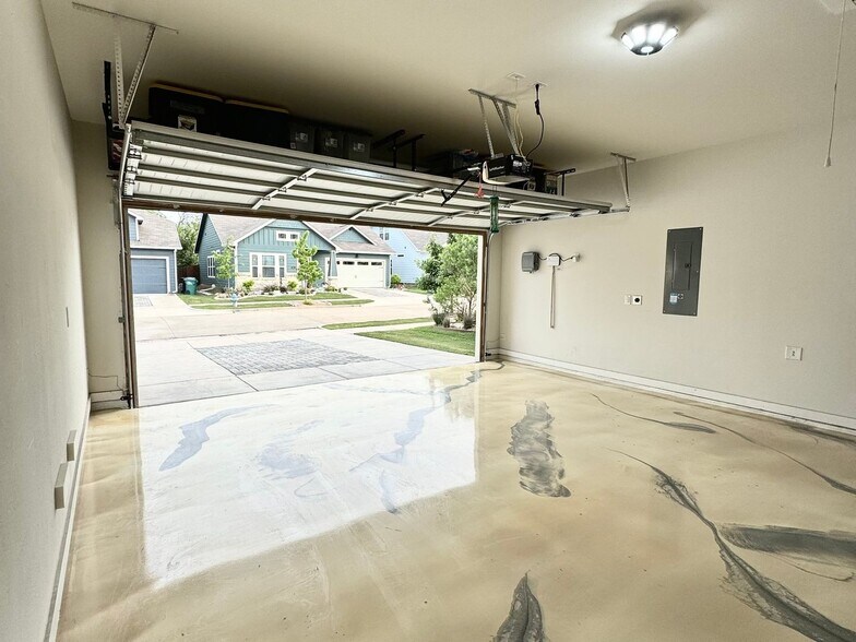 Building Photo - 2017 Chandler Dr