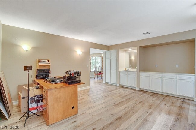 Building Photo - 2408 El Cortez Ave