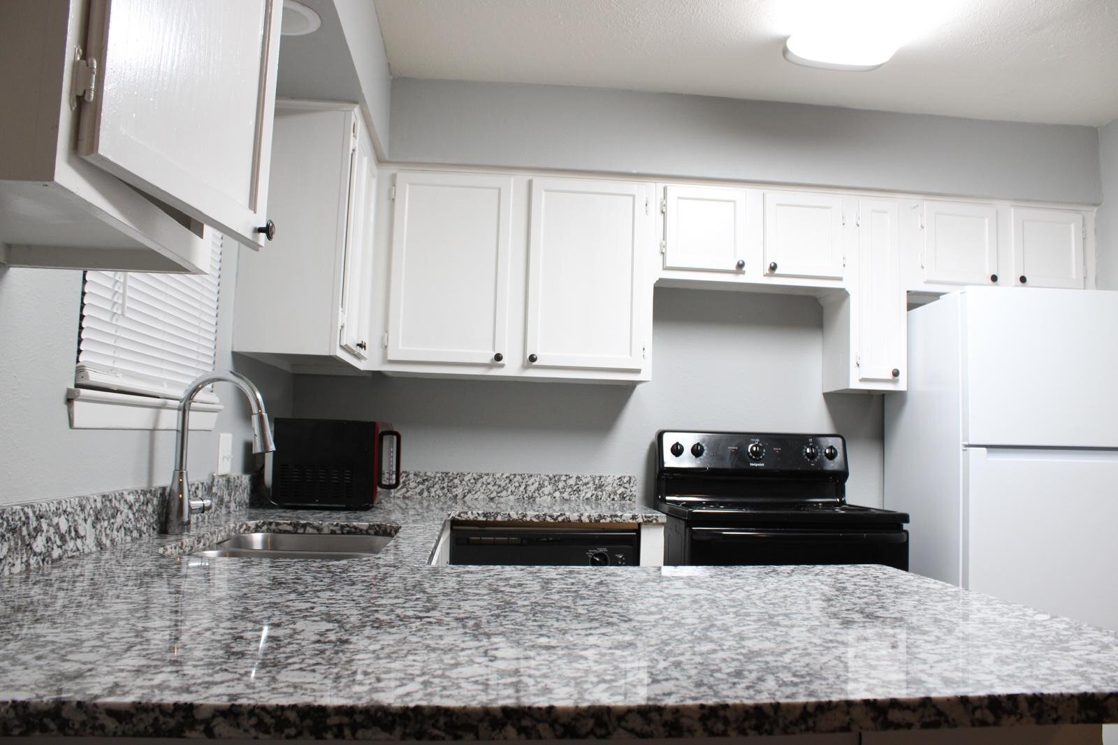 Building Photo - 2912-2914-2914 Bernice Dr