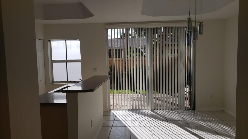 Building Photo - 4965 Leeward Ln