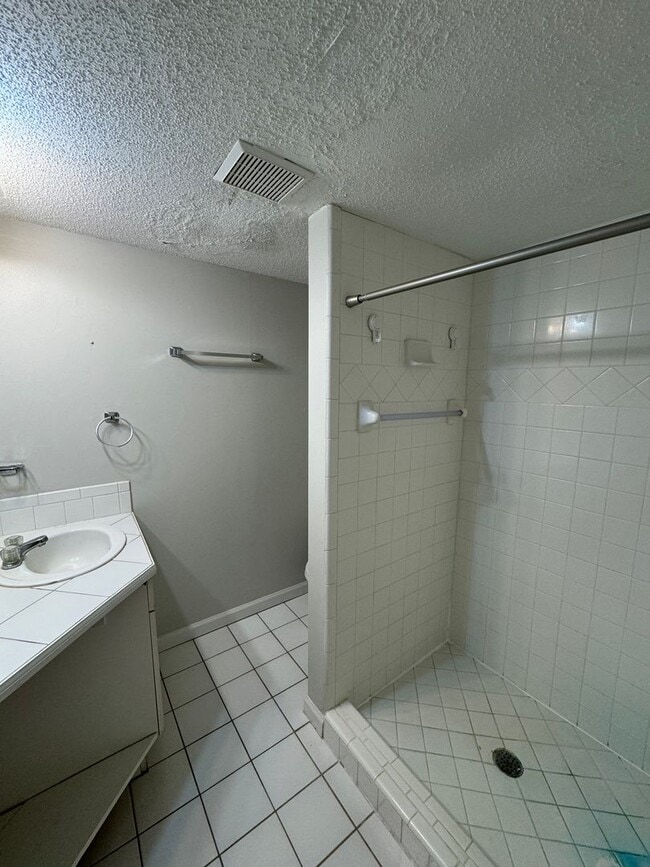Building Photo - 17113 Green Hill Rd