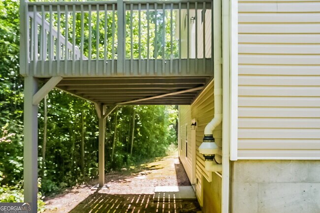 Building Photo - 657 Amberwood Dr