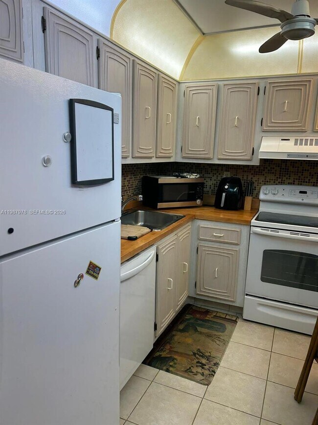 Building Photo - 3821 Environ Blvd