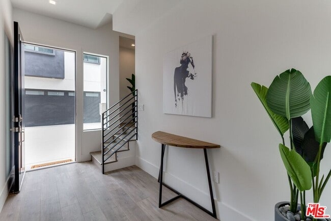 Building Photo - 4830 1/2 Pickford St