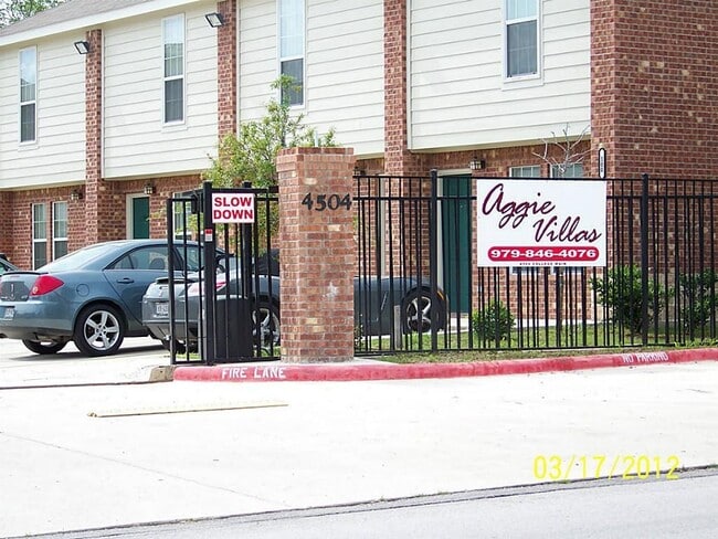 Building Photo - 4504 College Main St