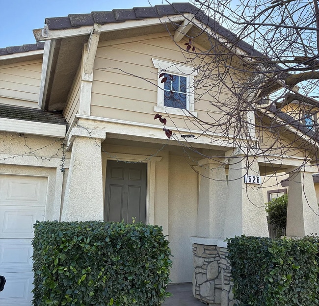 Building Photo - Spacious 4-Bedroom Haven with 2 Baths