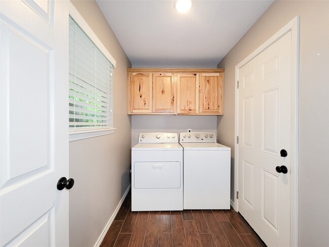 Building Photo - 3735 Hickory Knob Dr