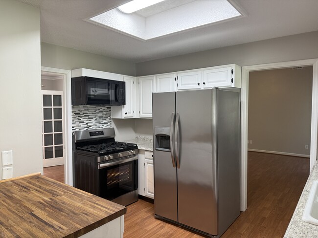 Building Photo - 122 Longleaf Cir