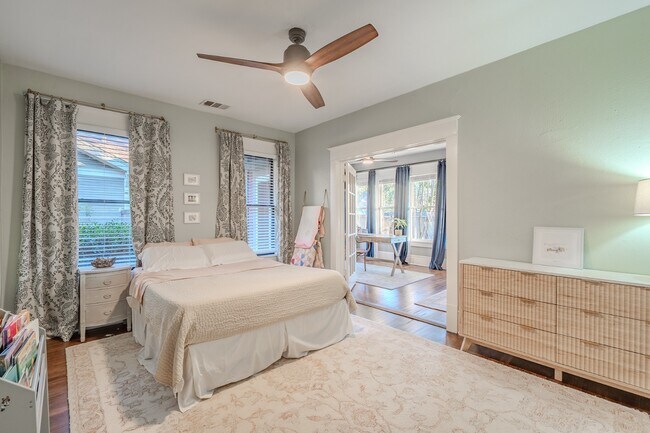 Building Photo - Updated Historically Charming Bungalow walking distance to Greenville Ave