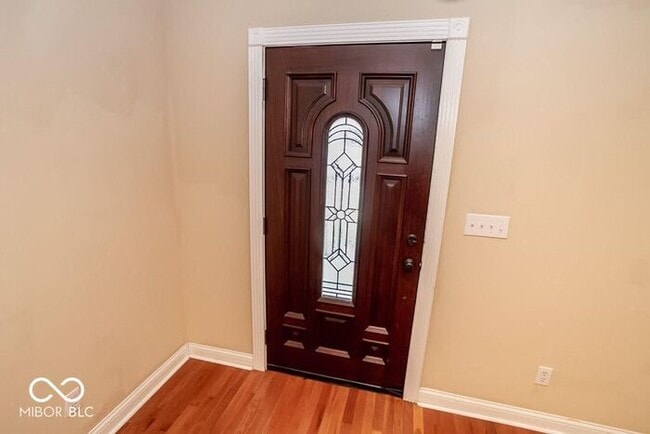 Building Photo - Sweet Spacious Townhome With Finished Base...