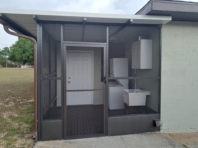 Building Photo - Coyer Rd #B