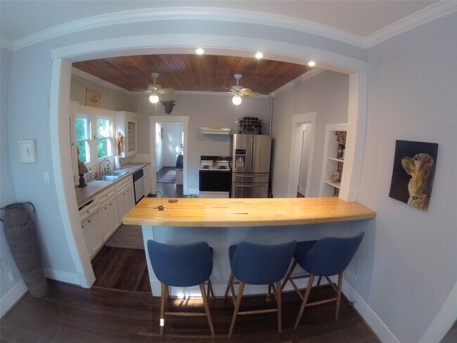 Building Photo - 210 Tabor St