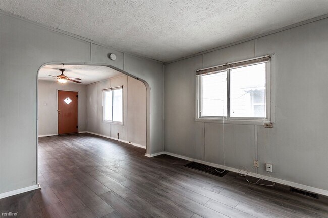 Building Photo - 2 br, 1 bath House - 2320 Hoyt Ave