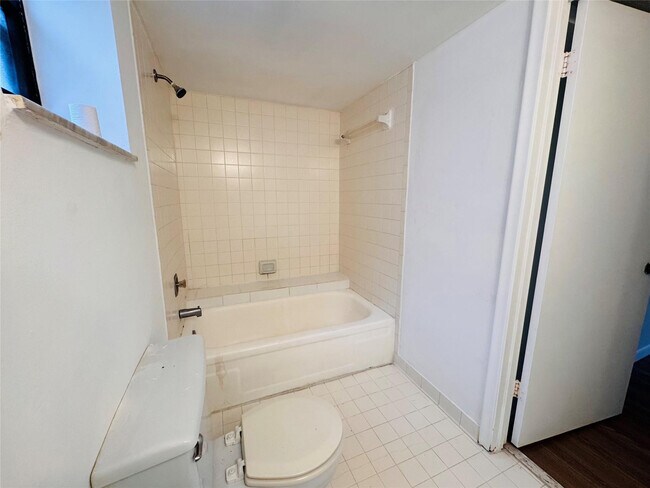 Building Photo - 2000 N Congress Ave