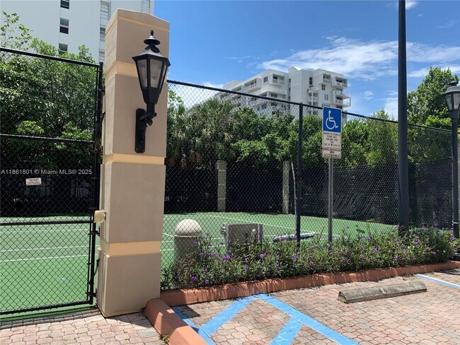 Building Photo - 2475 Brickell Ave