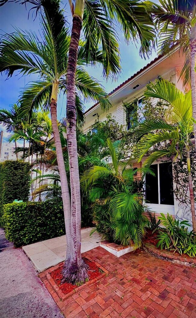 Building Photo - 630 79th St