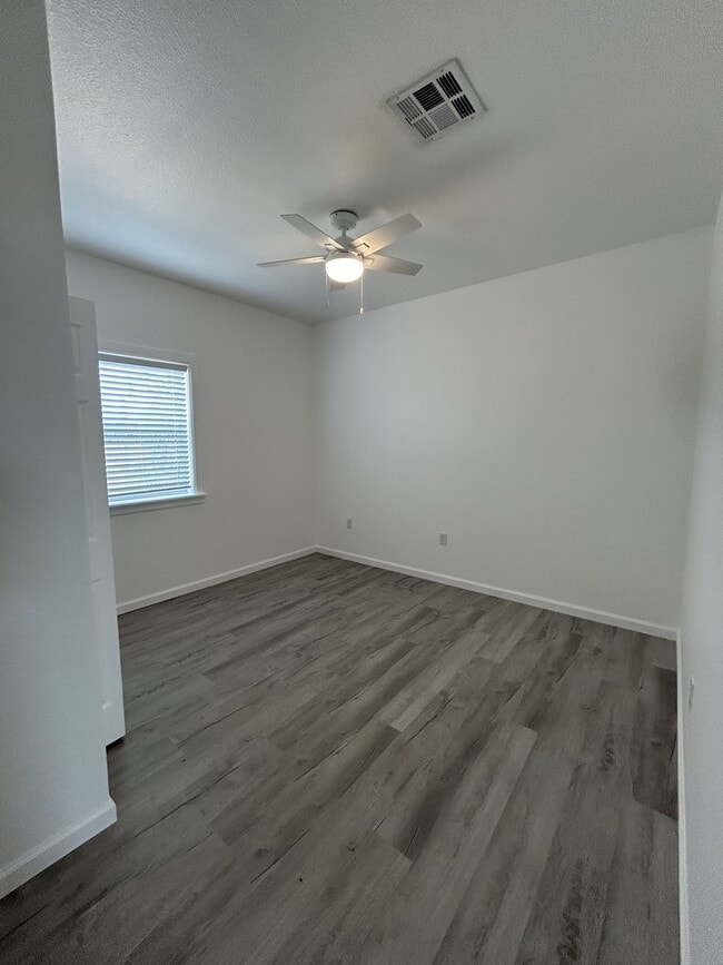 Building Photo - 2529 Cardinal Rd