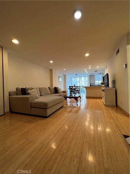 Building Photo - 10747 Wilshire Blvd