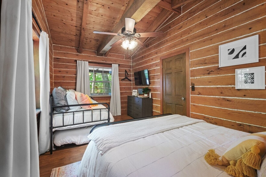 Building Photo - 8683 Larue Rd