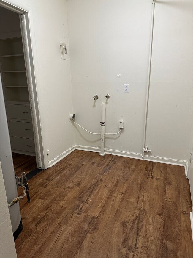 Building Photo - 3362 SW Brendan Ave