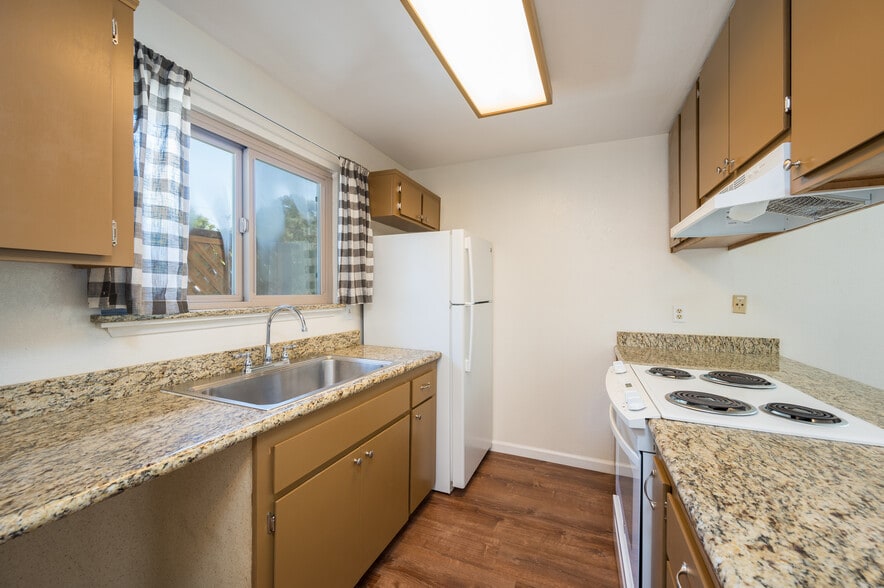 Building Photo - 1416 San Luis Dr