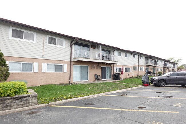 Building Photo - 870 E Old Willow Rd