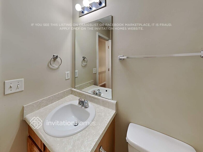 Building Photo - 372 Othello Dr
