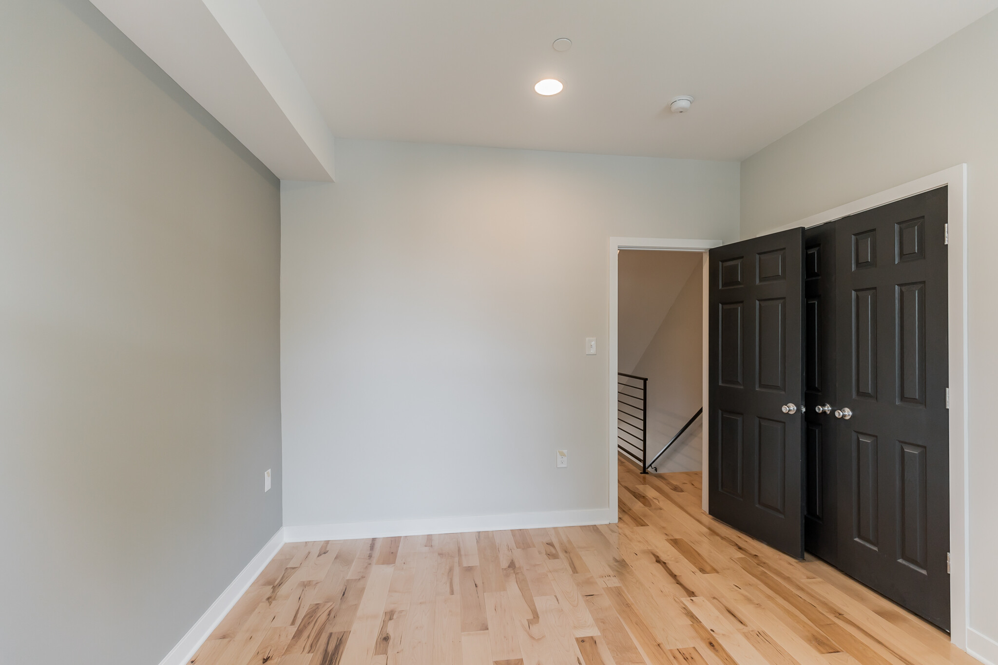 Building Photo - 1245 N Myrtlewood St