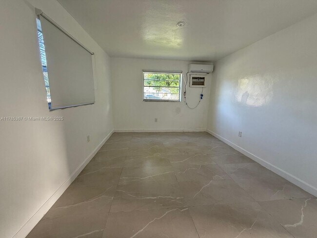 Building Photo - 2400 NW 25th Ave