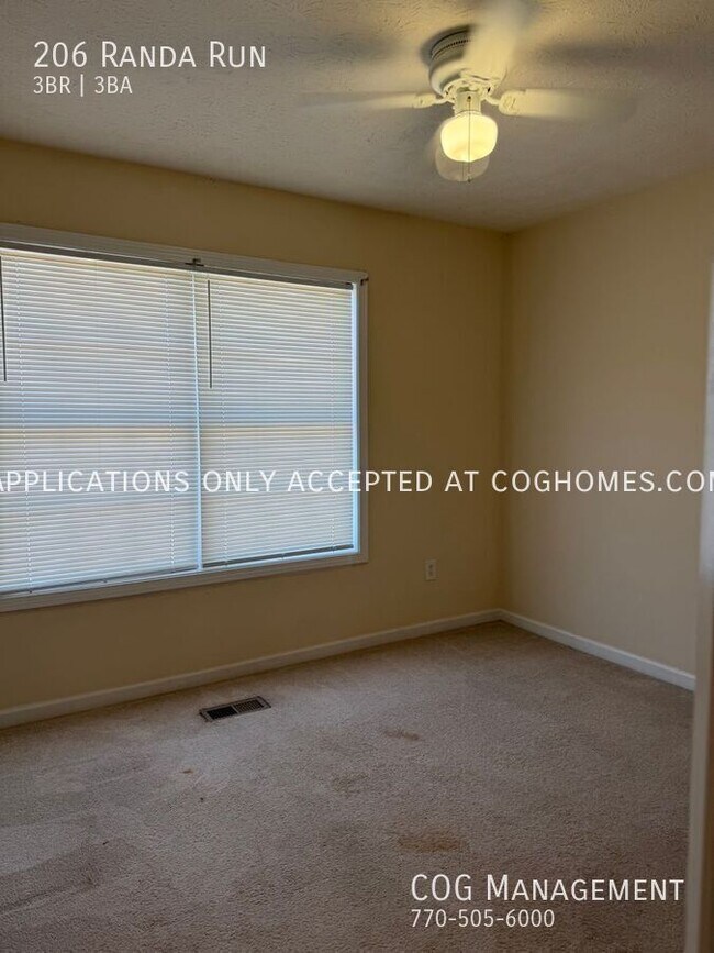 Building Photo - 206 Randa Run