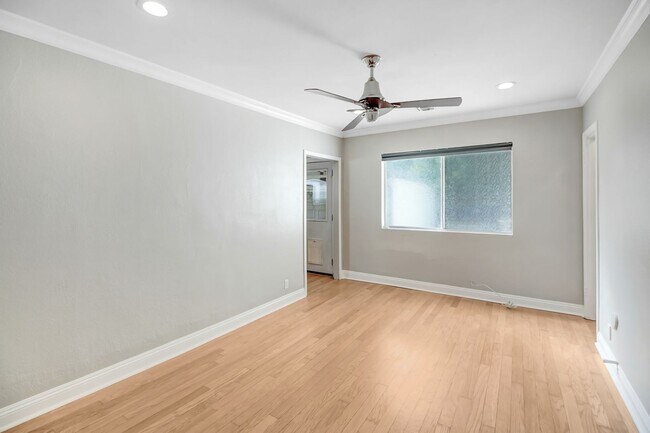 Building Photo - Beautiful Pet Friendly Home in Pasadena