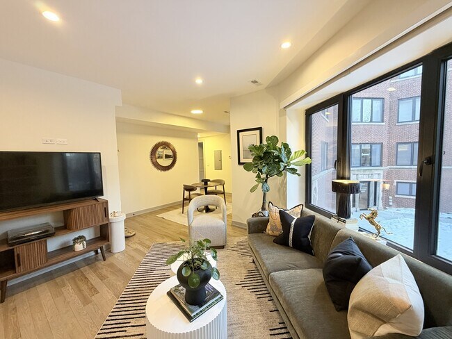 Building Photo - 1335 W Estes Ave