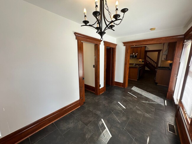 Building Photo - Short North / Victorian Village Single Family House!