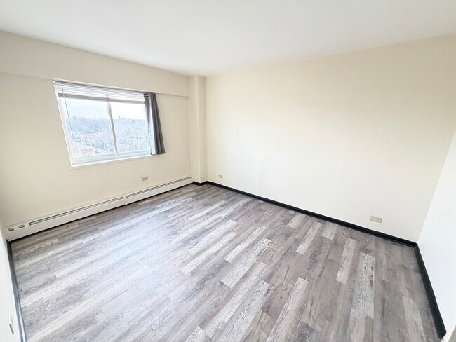 Building Photo - 1400 Chicago Ave